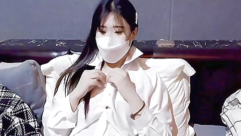 Sexy japanese girl has sex with horny guy