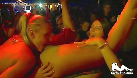 Shower foot girls with a perfect ass