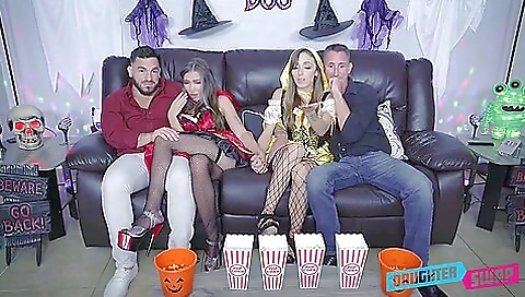 Sexy chick does a hot sex