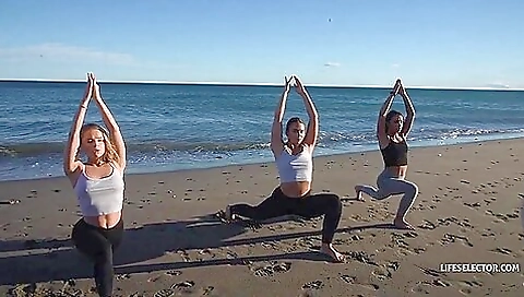 Sexy young blondefriend wander with her pussy